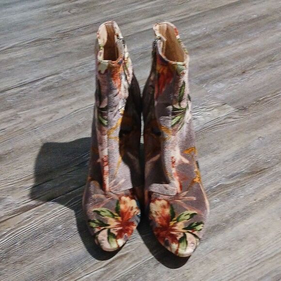 Nine West Savitra  floral block chunky heel ankle booties Sz 7.5 - Picture 2 of 10